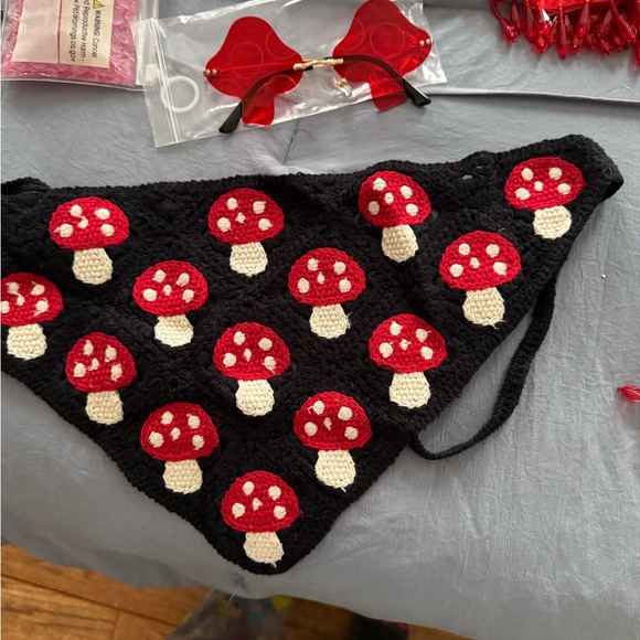 iHeartRaves Black and Red Mushroom Fit - Picture 5 of 6